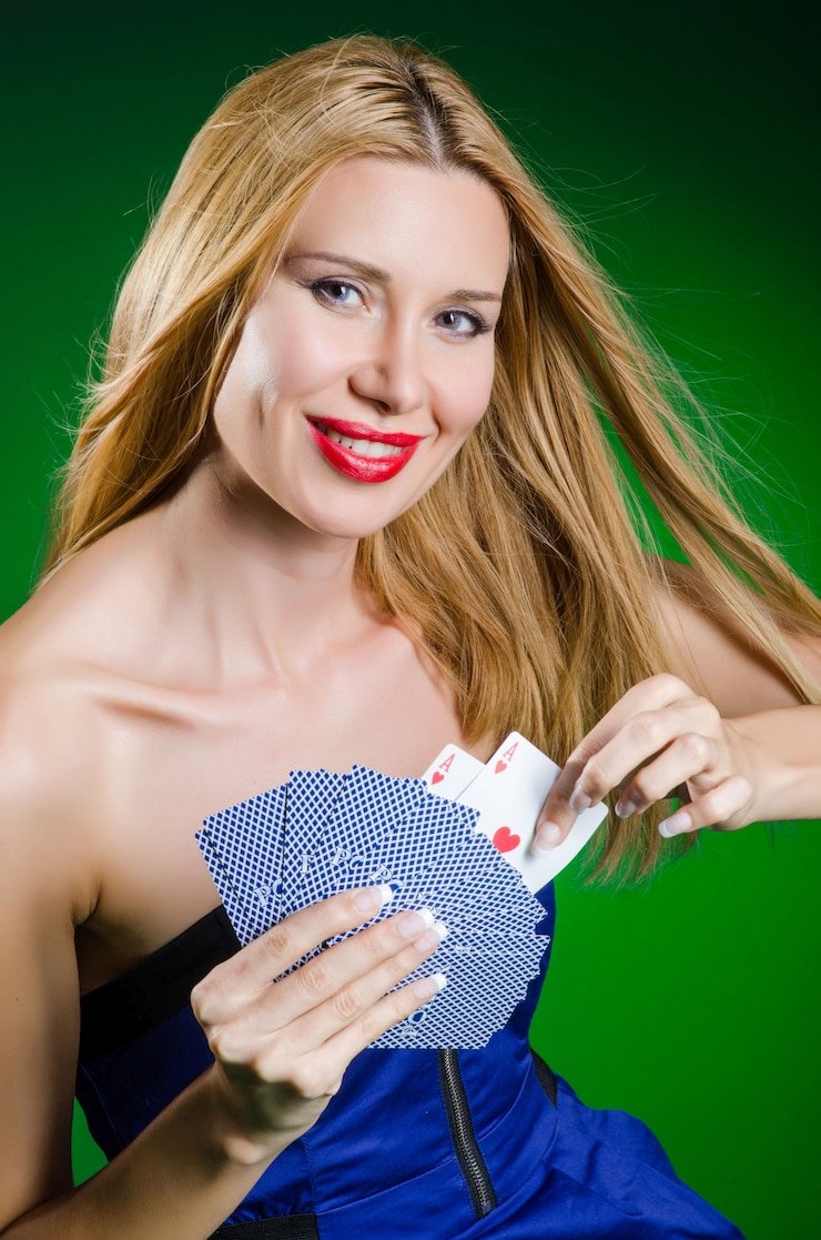 Antarmuka permainan Pretty Gaming di miminbet menampilkan dealer langsung dan meja kasino
